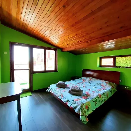 Floor In The Center Of Daire *