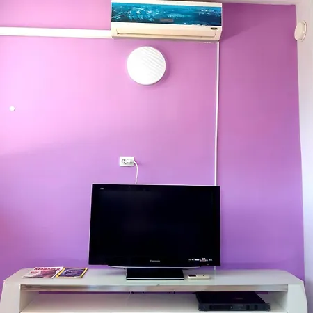 Floor In The Center Of Daire