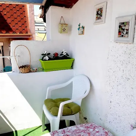 Floor In The Center Of Daire