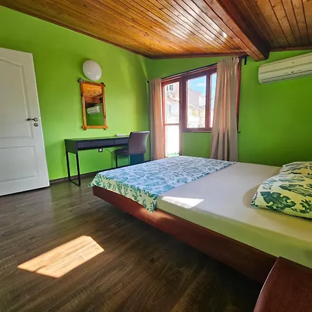 Floor In The Center Of Lägenhet Pomorie