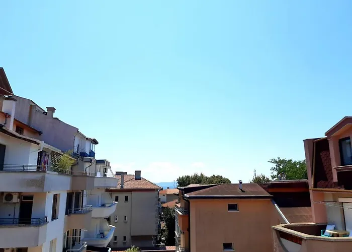 Apartman Floor In The Center Of *