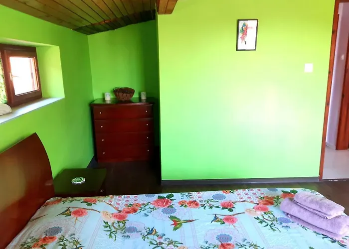 Floor In The Center Of Apartman